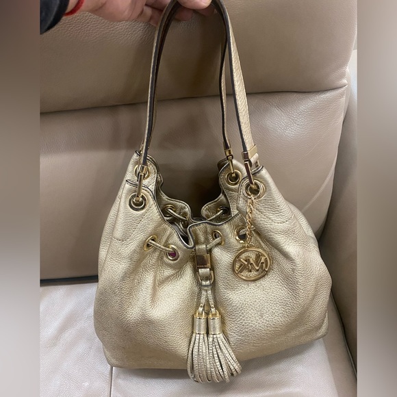 ❌SOLD❌ Stunning Gold Michaelkors Bag!! Original from the USA! Barely used!! - Picture 4 of 11